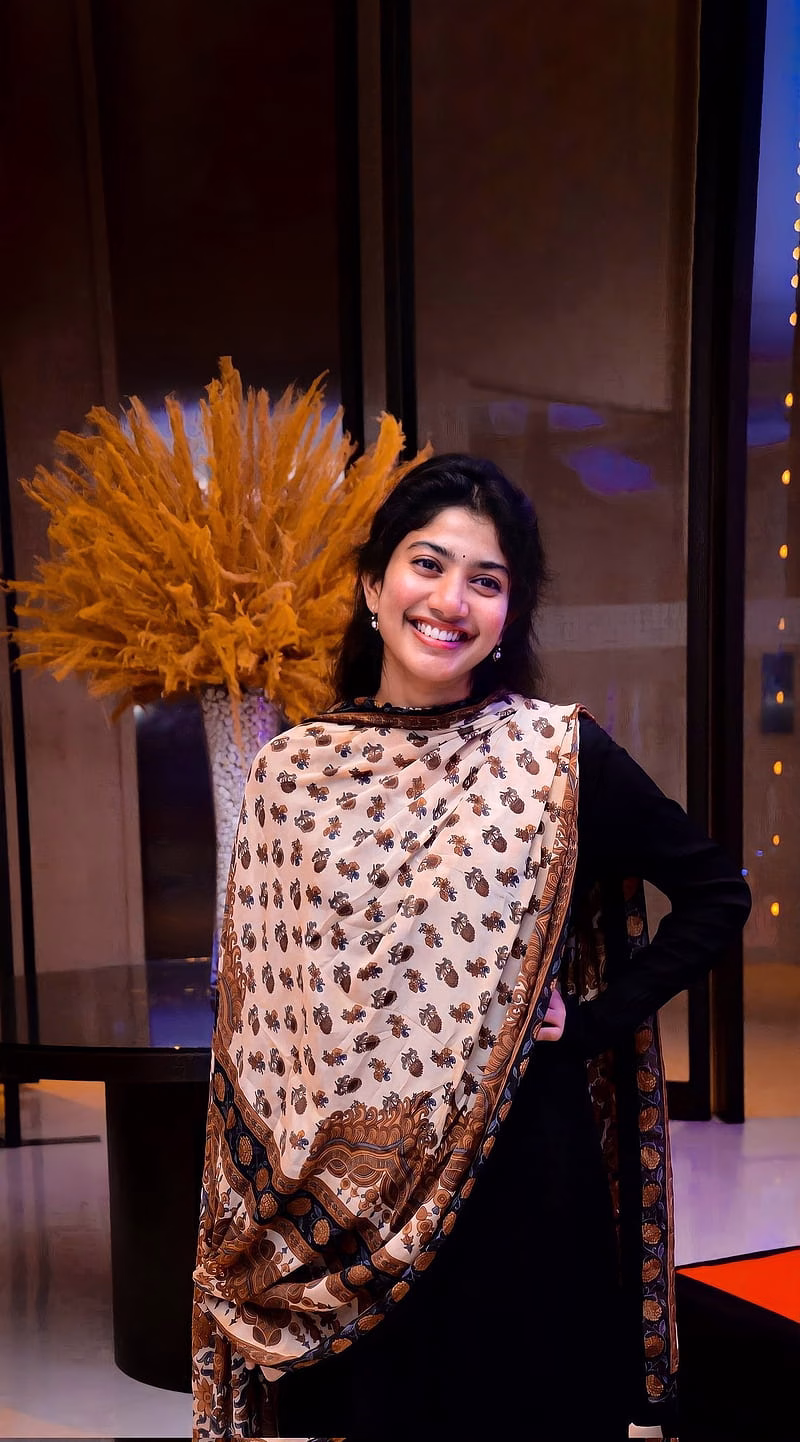 HD-wallpaper-sai-pallavi-beauty-love-story