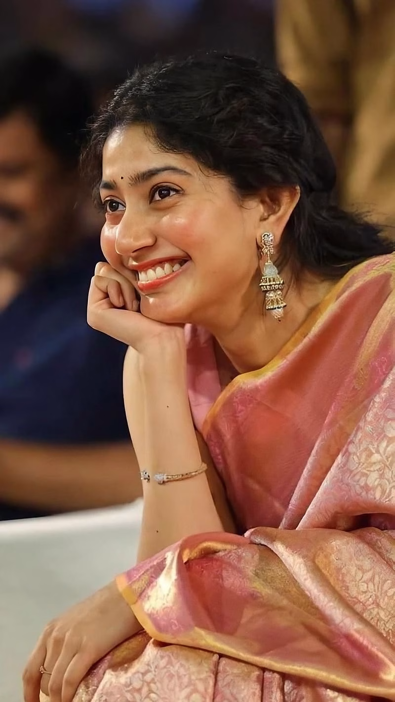 HD-wallpaper-sai-pallavi-blushing-sai-pallavi-blushing-sai-pallavi-smile-actress