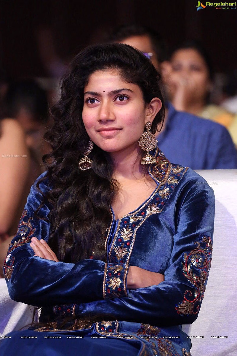 HD-wallpaper-sai-pallavi-cute-face-smiling-1