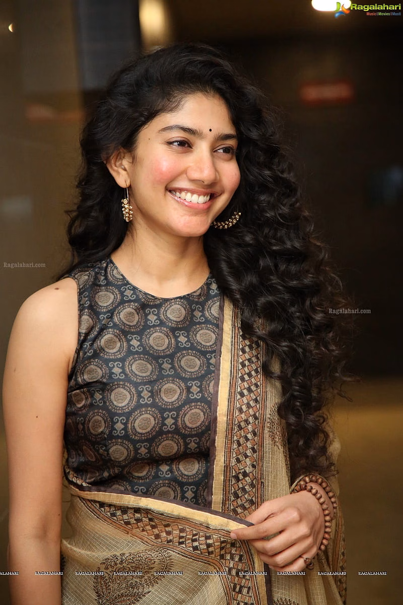 HD-wallpaper-sai-pallavi-cute-smile