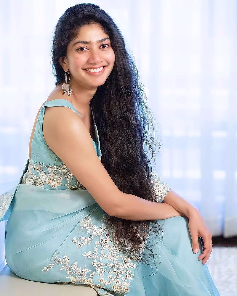 HD-wallpaper-sai-pallavi-cute-smiling-saree
