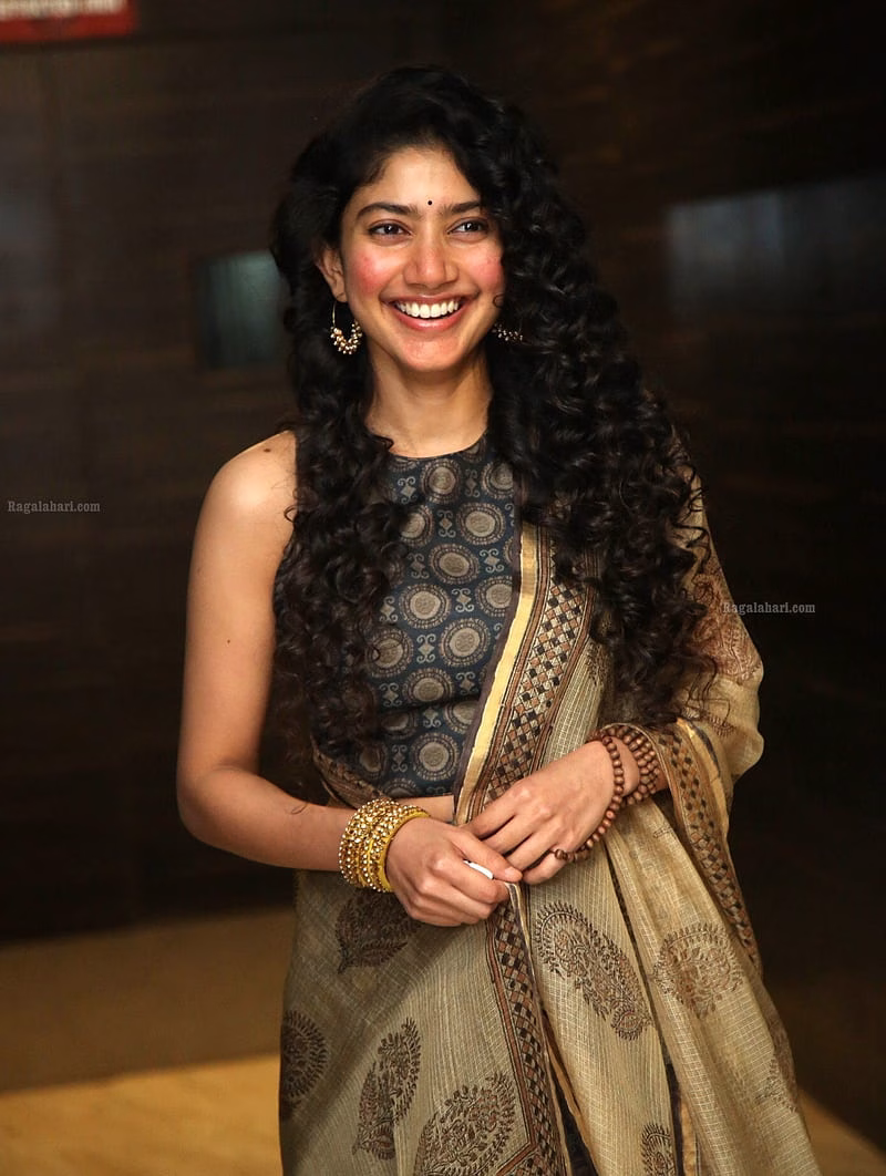 HD-wallpaper-sai-pallavi-cutie-smile-1