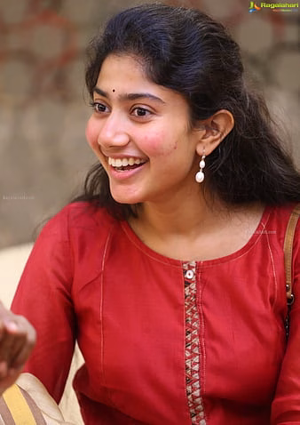 HD-wallpaper-sai-pallavi-cutie-smile-thumbnail