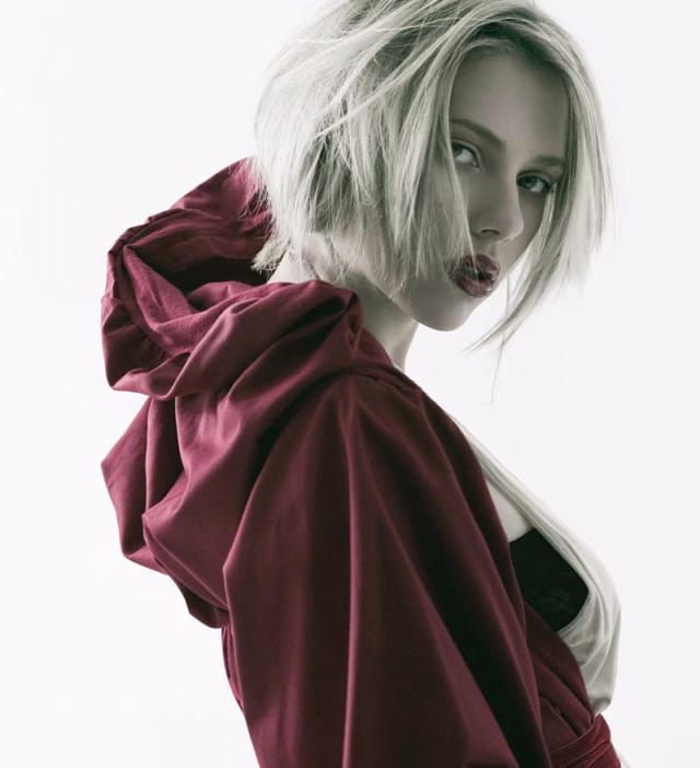 HD-wallpaper-scarlett-johansson-blonde-actress-women-red-lipstick-simple-background