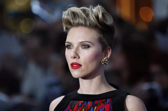 HD-wallpaper-scarlett-johansson-in-short-hair
