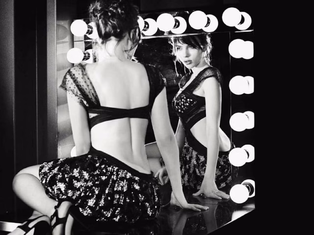 HD-wallpaper-scarlett-johansson-model-black-white-scarlett-beautiful-actress-mirror-johansson-2015