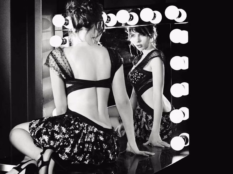HD-wallpaper-scarlett-johansson-model-black-white-scarlett-beautiful-actress-mirror-johansson-2015