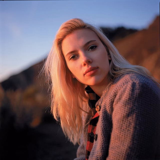 HD-wallpaper-scarlett-johansson-women-actress-blonde-looking-at-viewer-sunset
