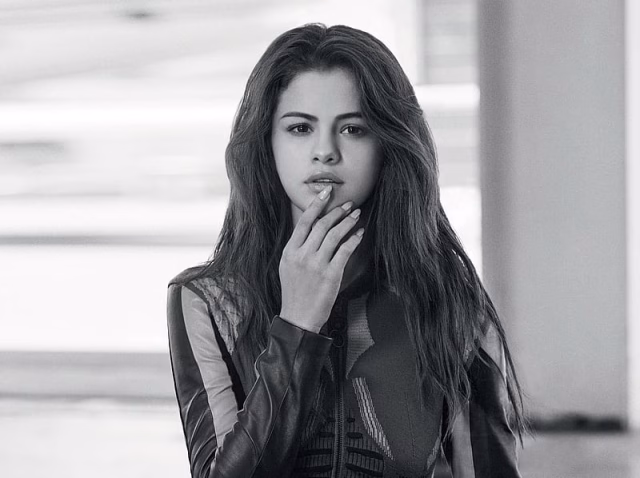 HD-wallpaper-selena-gomez-monochrome-selena-gomez-celebrities-girls-monochrome-black-and-white