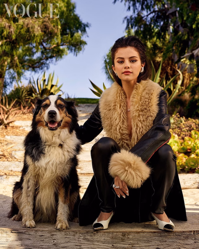 HD-wallpaper-selena-gomez-with-dog