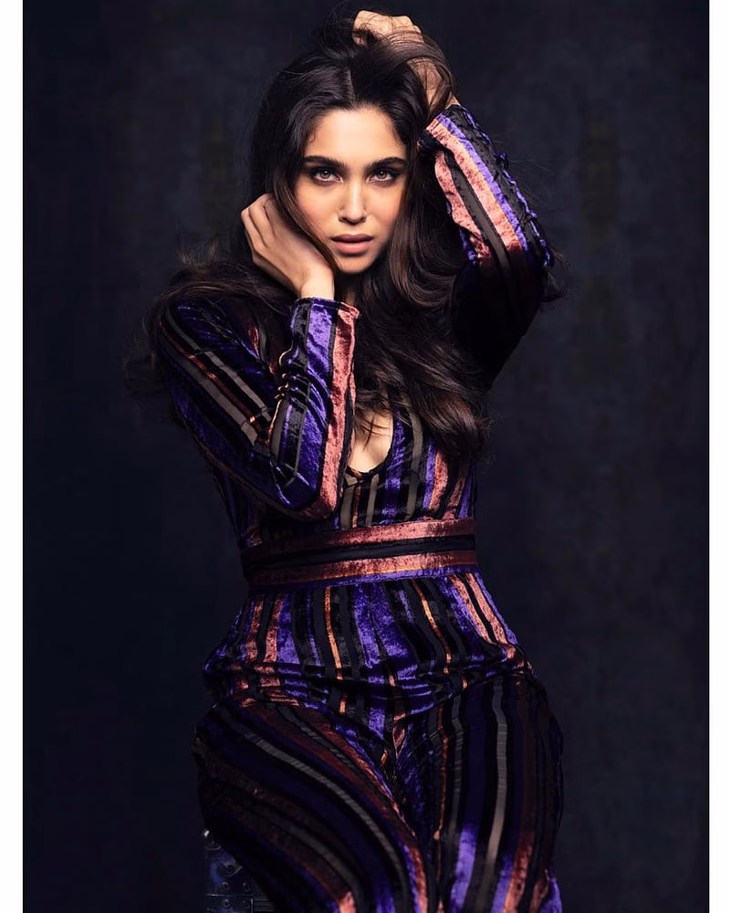HD-wallpaper-sharvari-silk-face