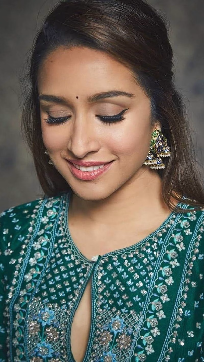 HD-wallpaper-shraddha-kapoor-actress-beautiful-bollywood-indian-beauty-lehenga-traditional-1