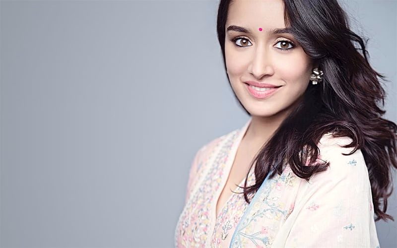 HD-wallpaper-shraddha-kapoor-bollywood-portrait-hoot-beautiful-woman-face-brunette-indian-woman