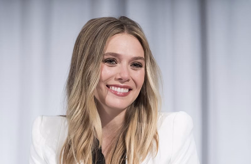 HD-wallpaper-smile-blonde-american-celebrity-actress-elizabeth-olsen