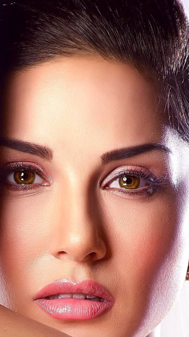 HD-wallpaper-sunny-leone-3
