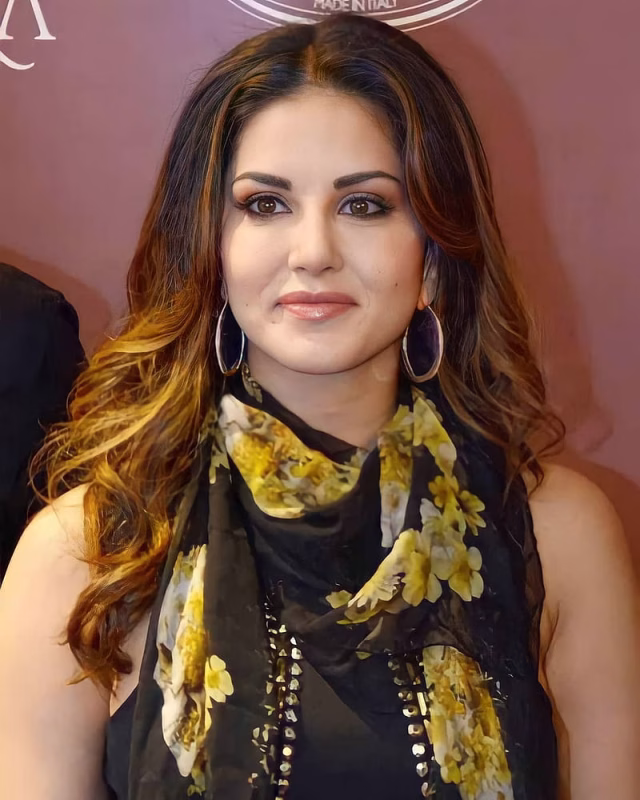 HD-wallpaper-sunny-leone-actress-beautiful-bollywood-cute-movie-smile