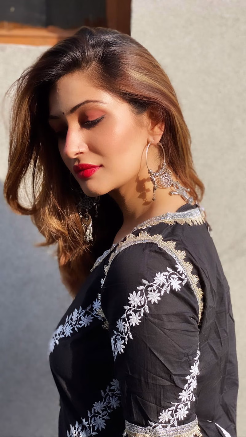 HD-wallpaper-surille-bollywood-yami-gautam-1