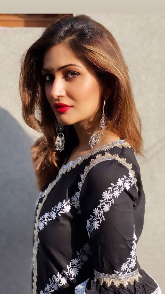 HD-wallpaper-surille-bollywood-yami-gautam-2