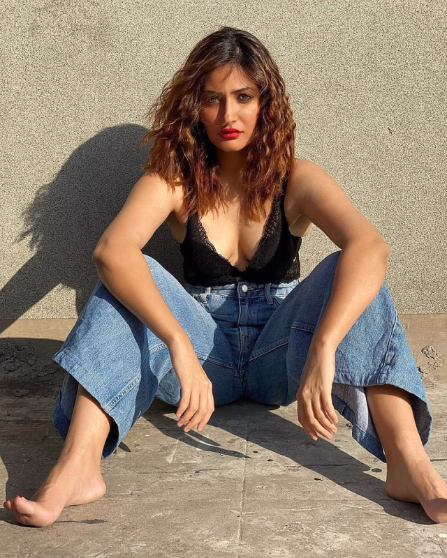HD-wallpaper-surille-bollywood-yami-gautam