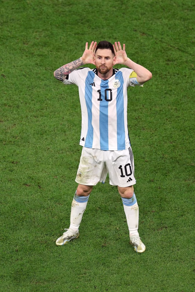 HD-wallpaper-uefa-champions-league-messi-and-argentina-are-world-cup-semi-finalists-✋