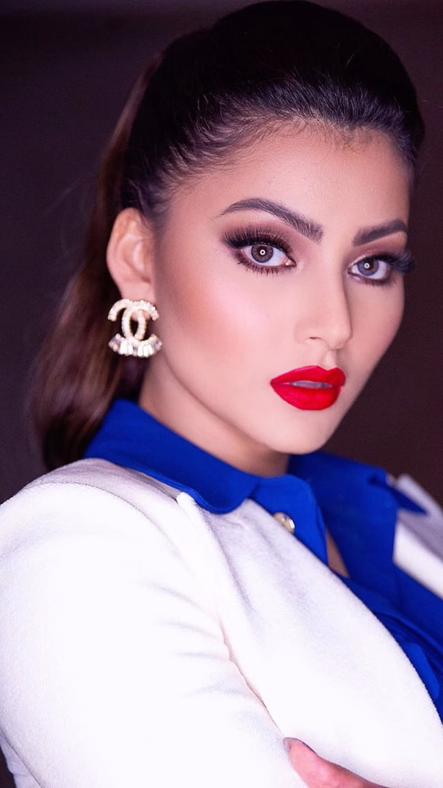 HD-wallpaper-urvashi-rautela-diva-celebrity-bollywood-indian-actress-beautiful-hot-urvashi-rautela-2