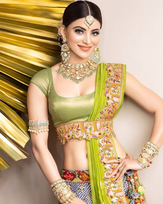 HD-wallpaper-urvashi-rautela-eye-face