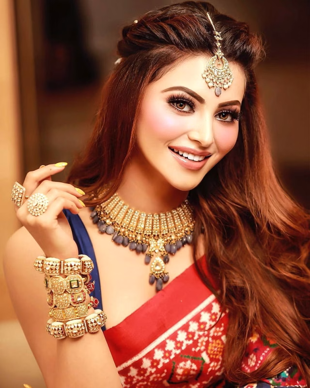 HD-wallpaper-urvashi-rautela-eye-hair