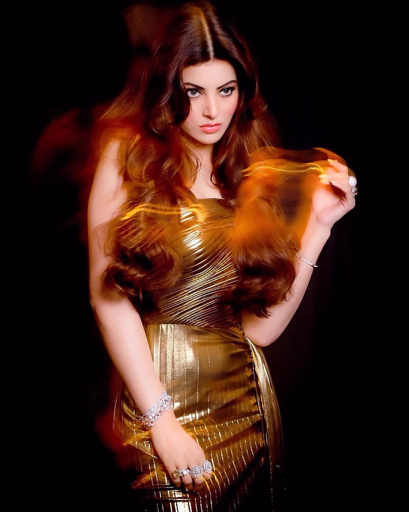 HD-wallpaper-urvashi-rautela-fashion-design-flash-graphy