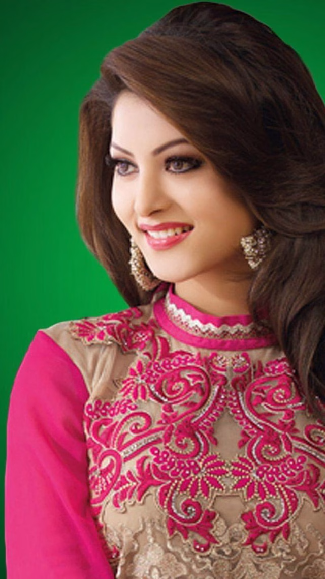 HD-wallpaper-urvashi-rautela-in-salwar-suit-celebrity-bollywood-indian-actress-beautiful-hot-urvashi-rautela-punjabi-salwar-suit-indian-wear