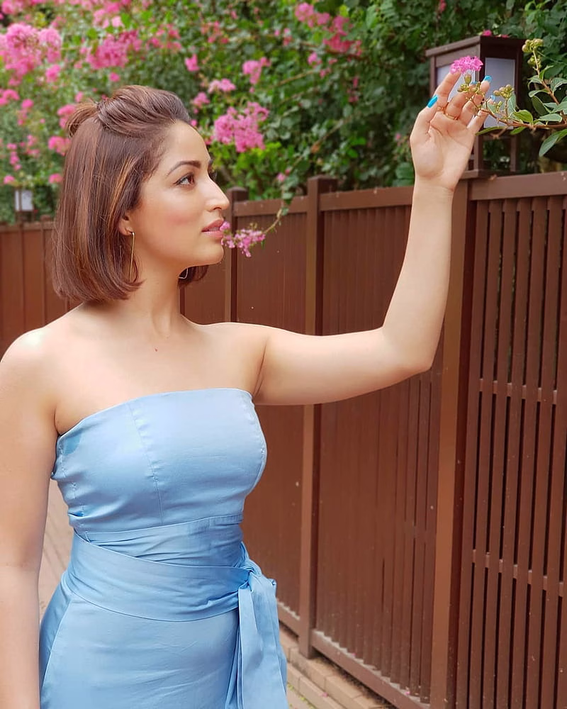 HD-wallpaper-yami-gautam-actress-beautiful-blue-bollywood-indian-beauty-milky-beauty-most-beautiful-pic