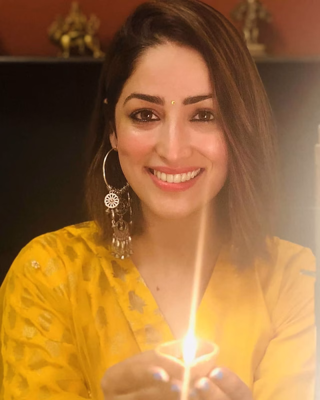 HD-wallpaper-yami-gautam-actress-beautiful-bollywood-indian-beauty-8