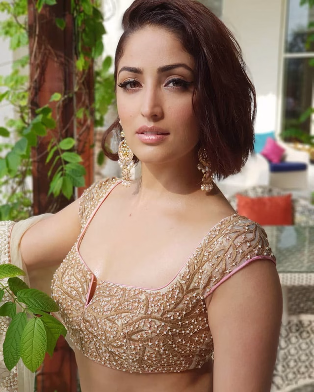 HD-wallpaper-yami-gautam-actress-beautiful-bollywood-indian-beauty-milky-beauty-1