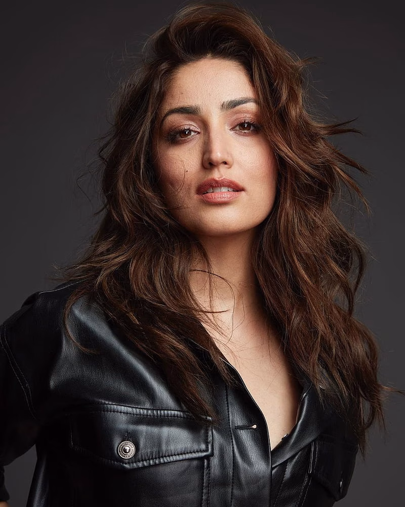 HD-wallpaper-yami-gautam-lip-joint