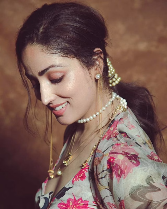 HD-wallpaper-yami-gautam-nose-face