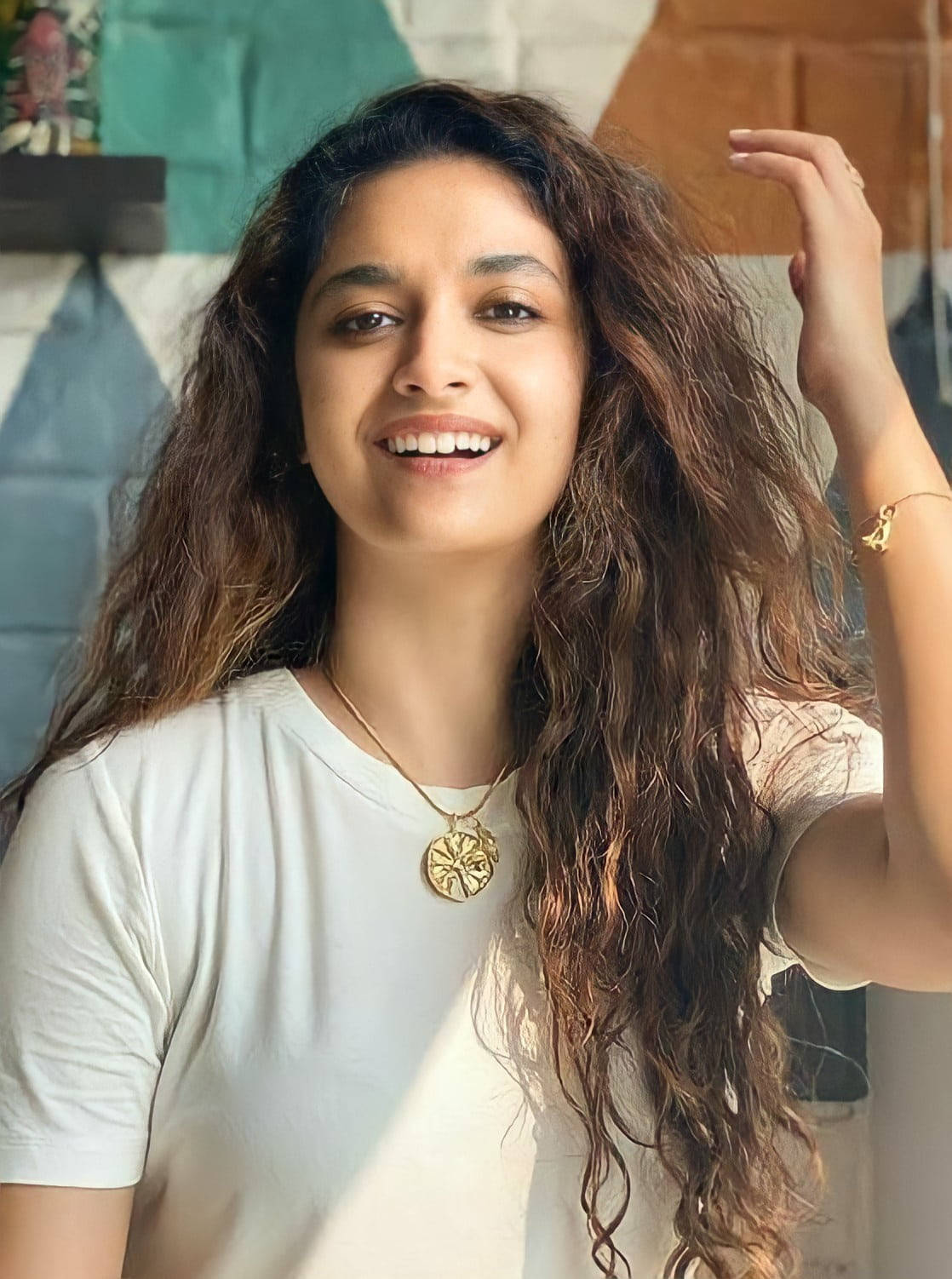 keerthi-suresh-curly-brown-hair-0qhgg2pnfgmfnfqw