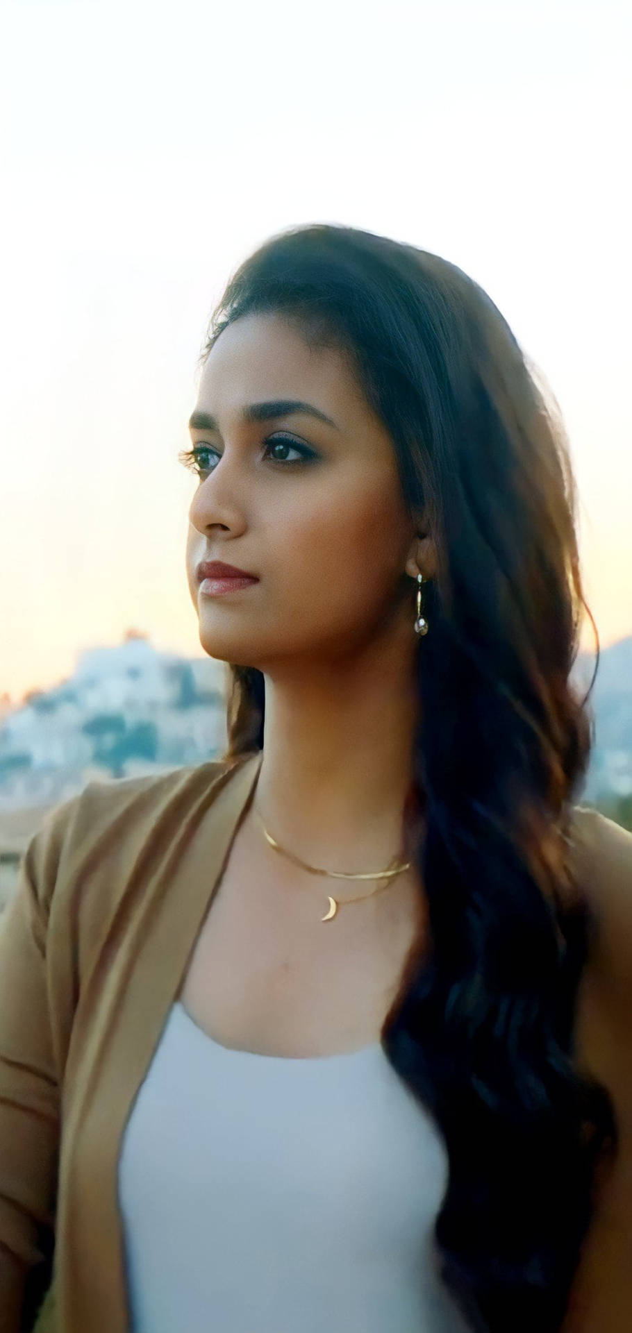 keerthi-suresh-moon-necklace-kpg0kk79102xvgxh