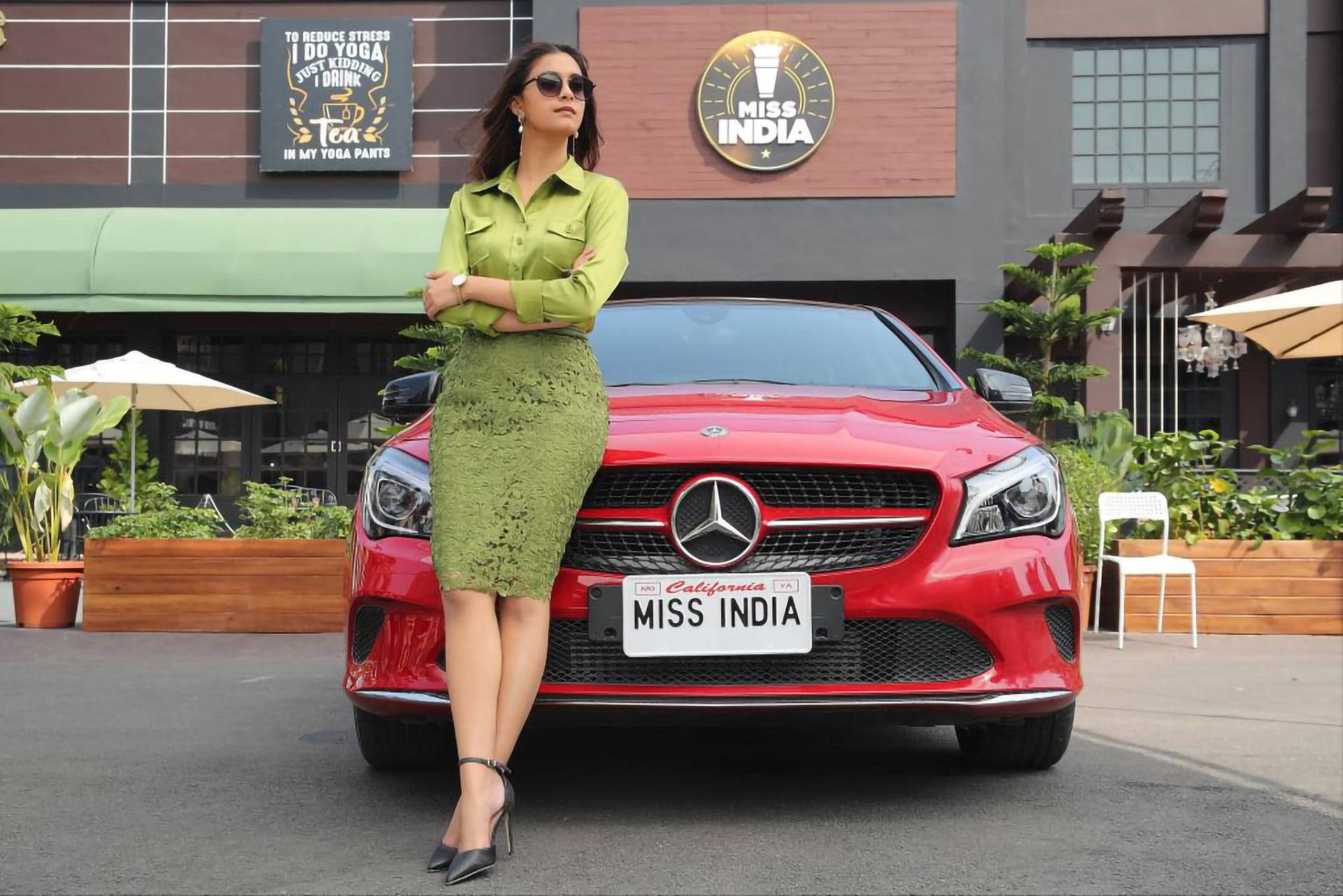 keerthi-suresh-red-car-1a41jgl1wk99tksw