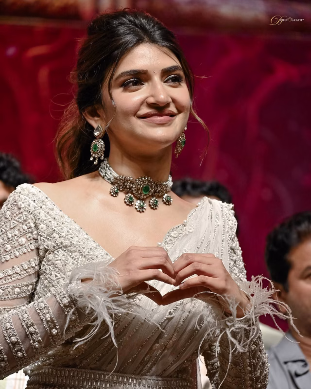 1036109458021437307_1