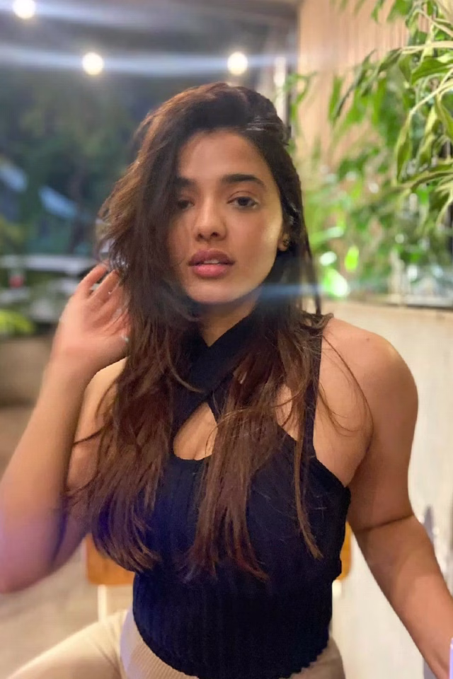 1036109458021630257_1