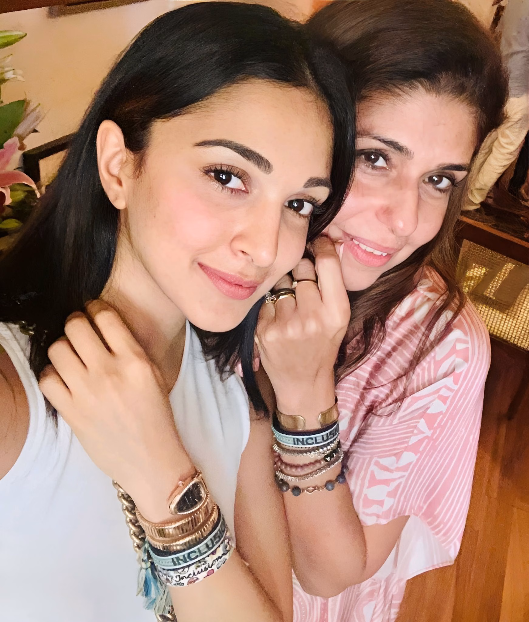 1036109458022878718_1