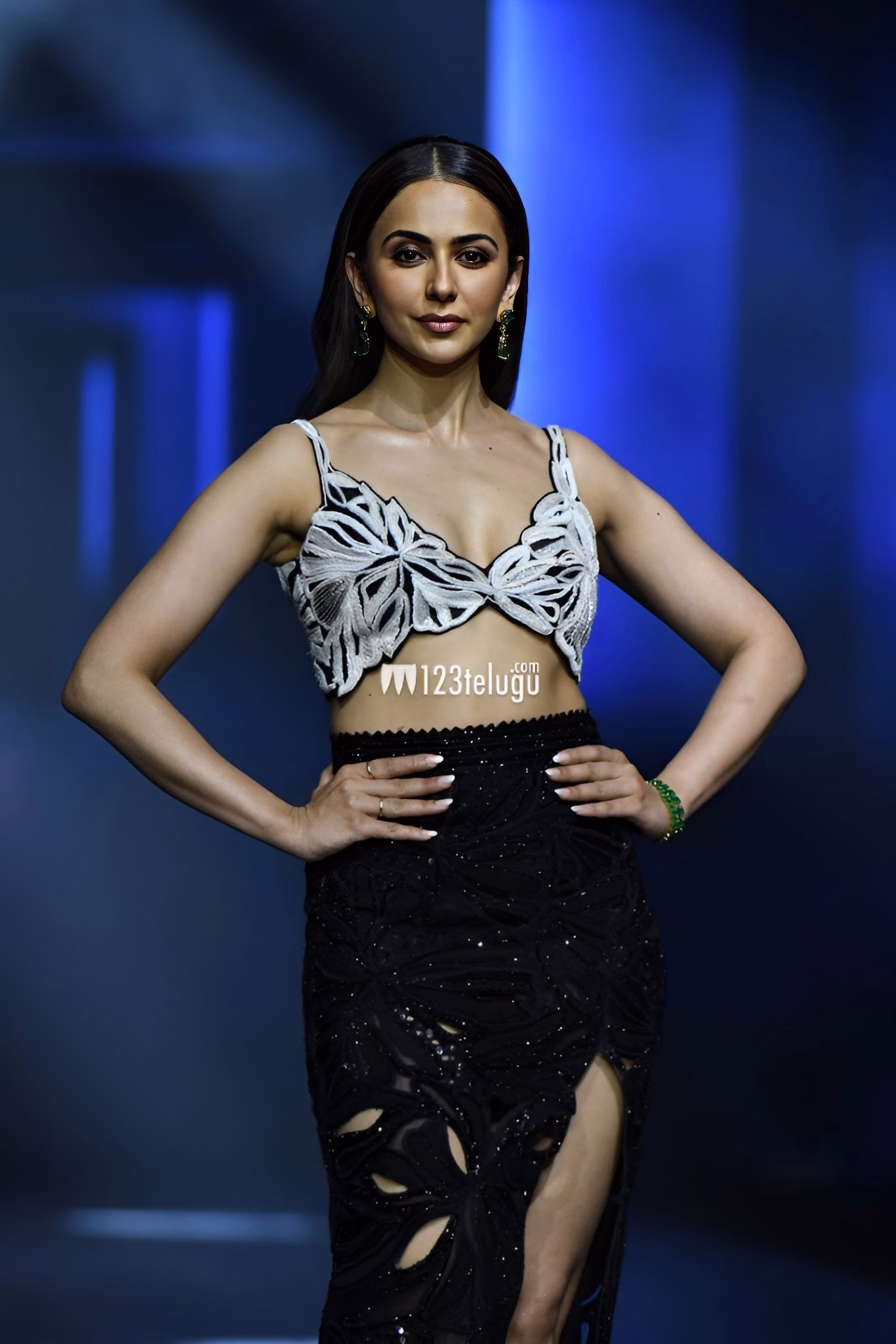 1036109458023617359_1