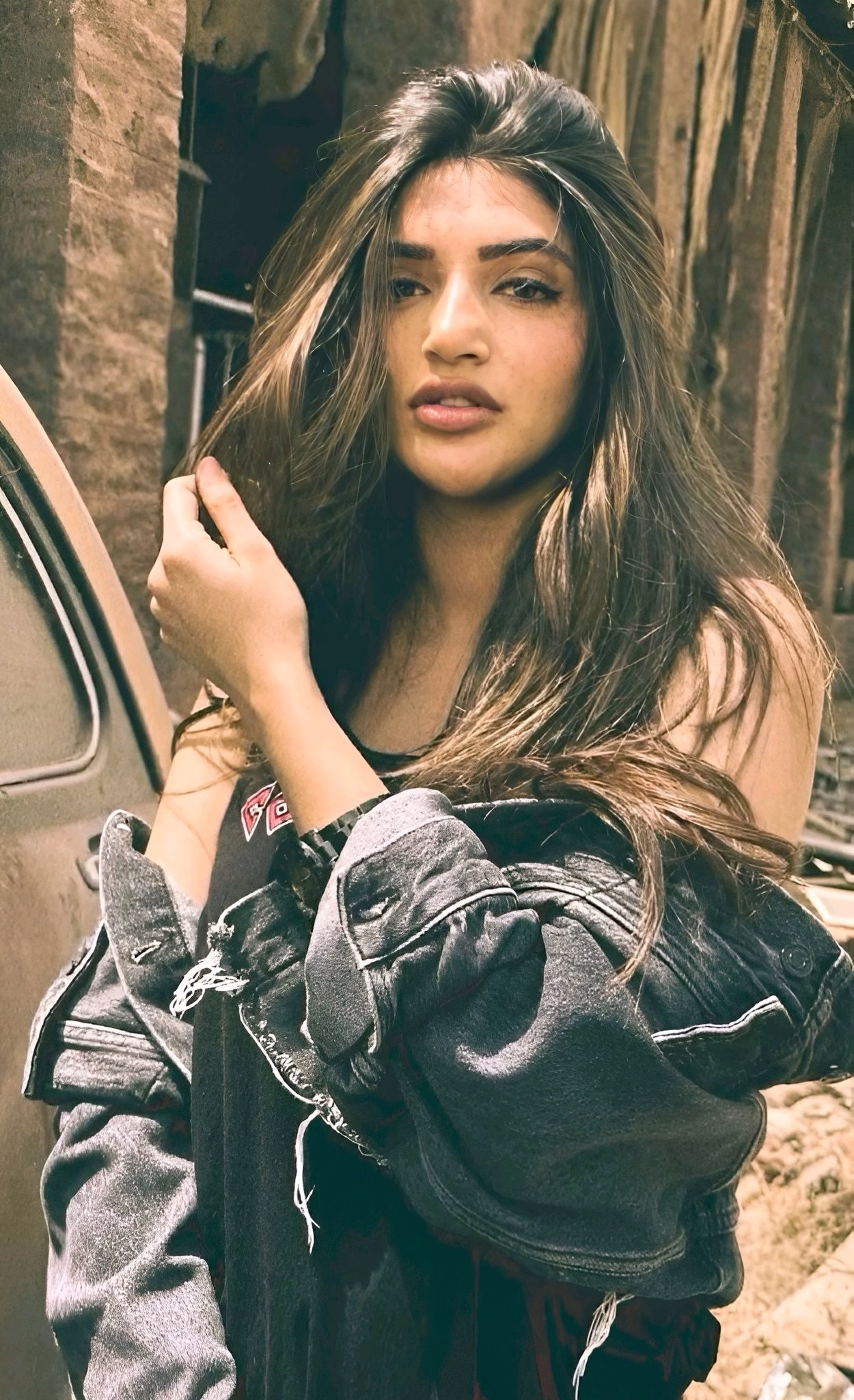 1036109458026228794_1