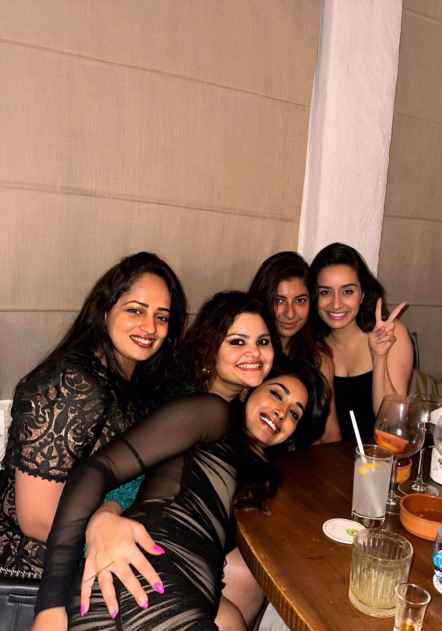 1036109458026328320_1