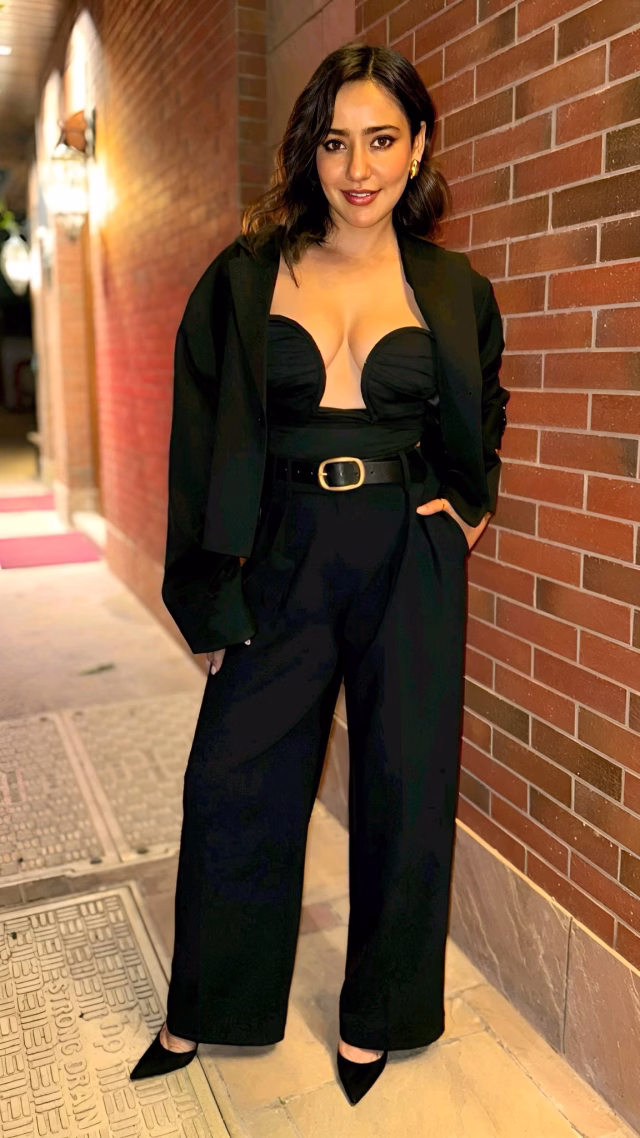 1036109458029300469_1