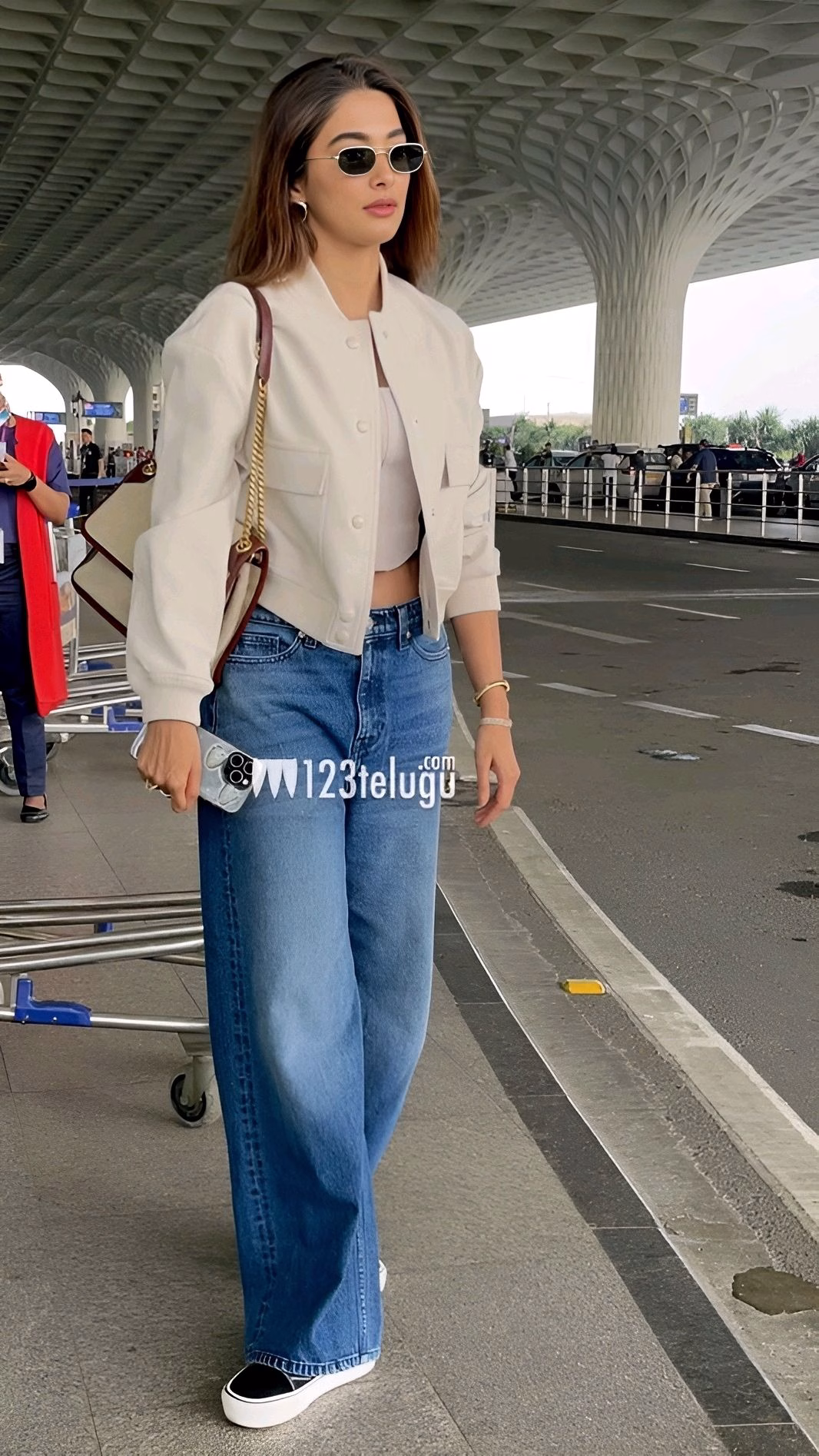 1036109458030109051_1