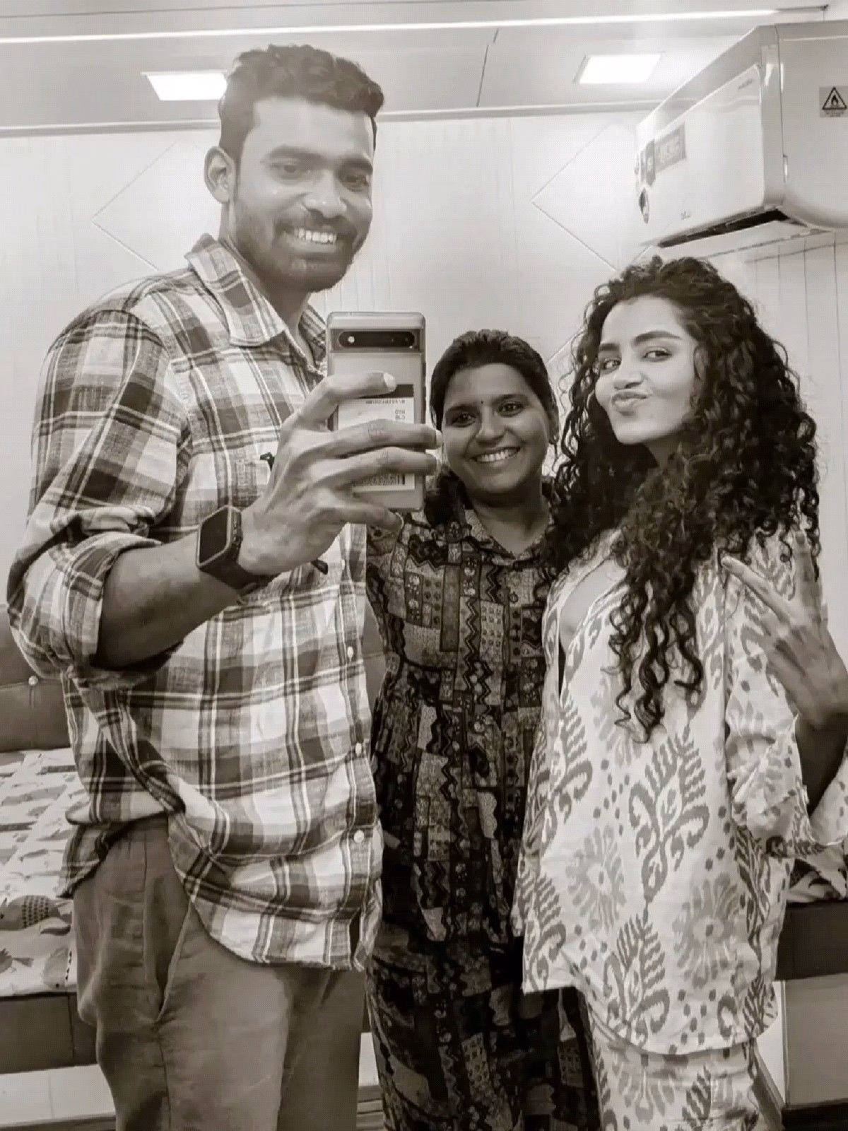 1036109458032665725_1