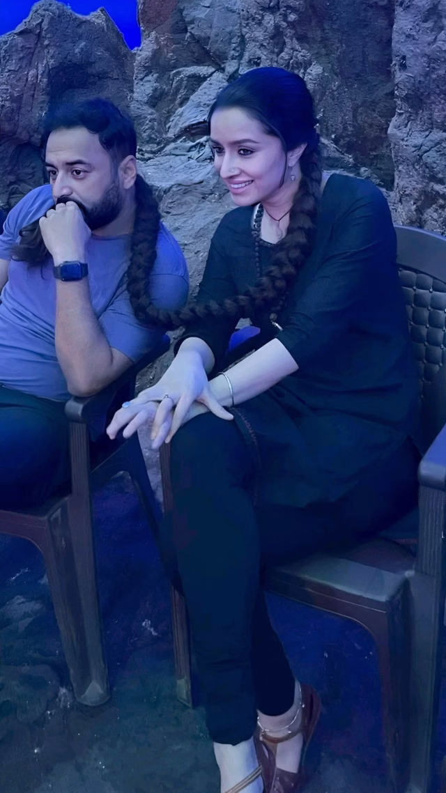 1036109458034840084_1