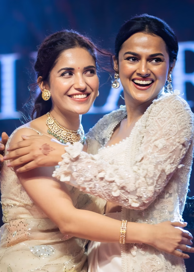 1036109458035301315_1