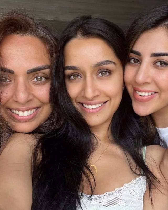 1036109458039998460_1