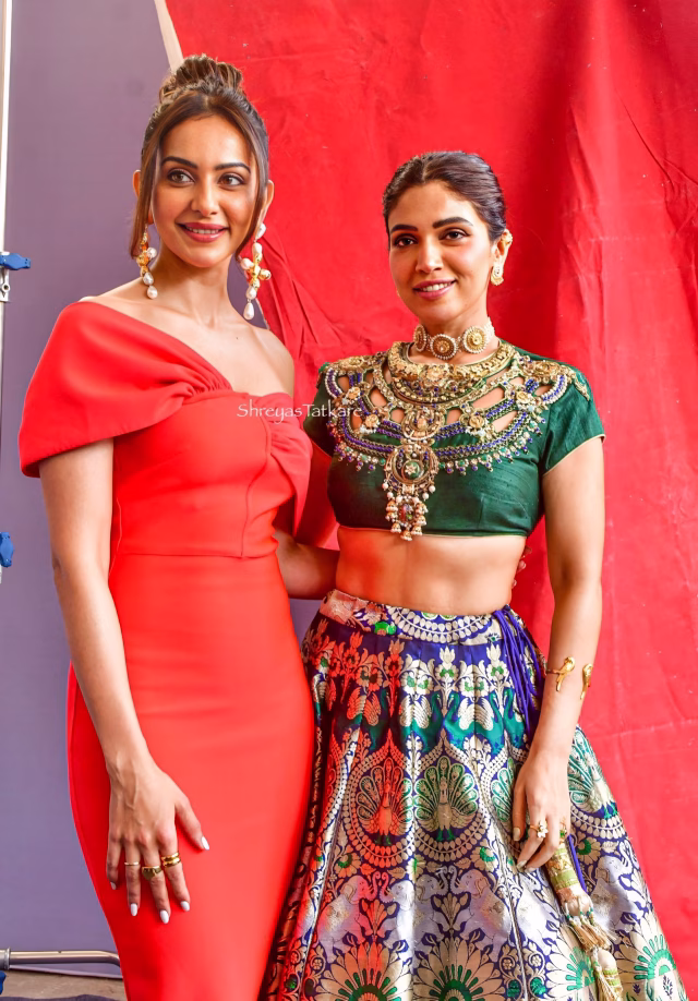 1036109458040036241_1